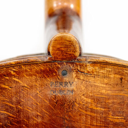 Cello door T. Perry & W. Wilkinson (Dublin, Ierland, 1808) detail brandmerk "PERRY DUBLIN" op achterblad